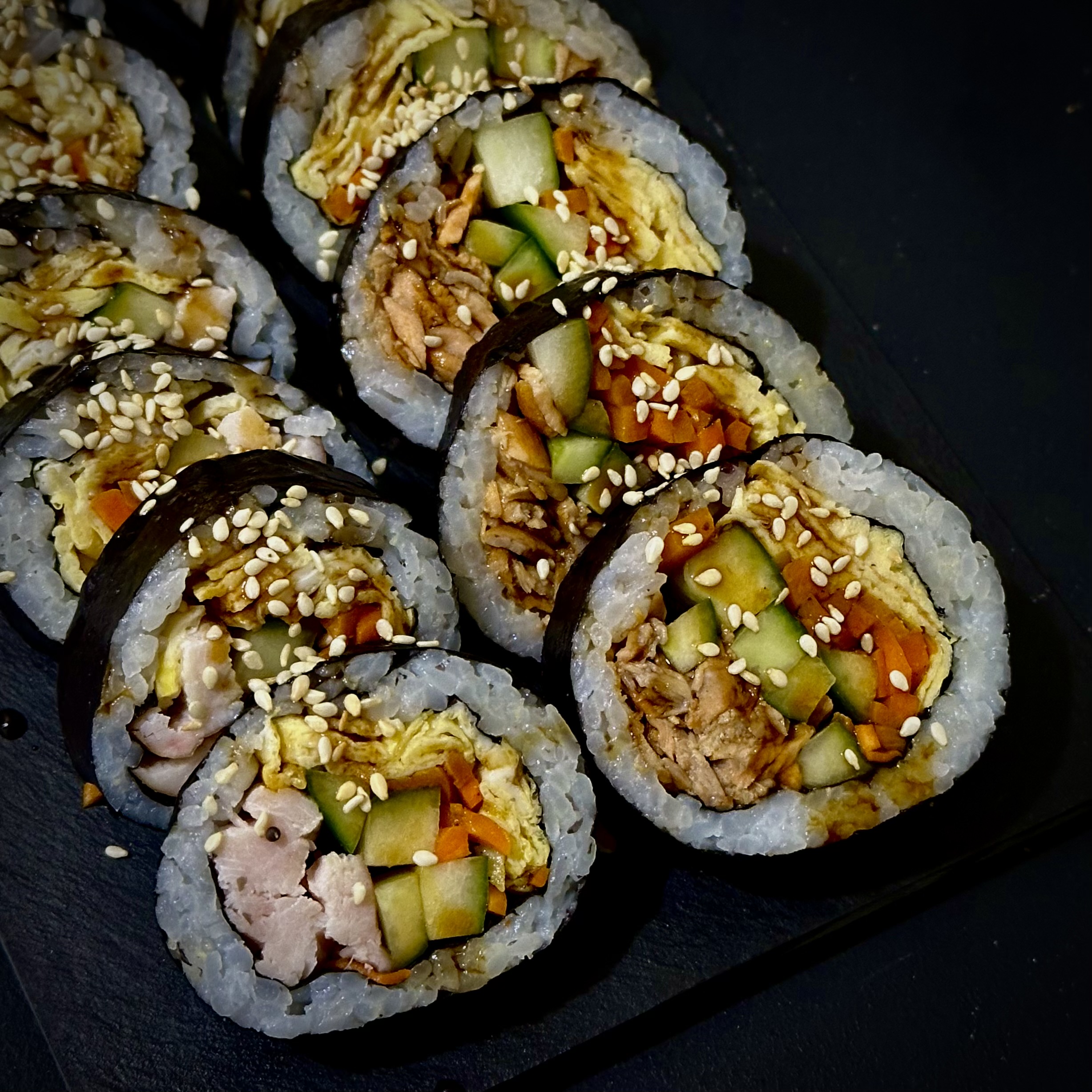 Кимпаб с курицей (Хунчё тагкоги кимпаб)